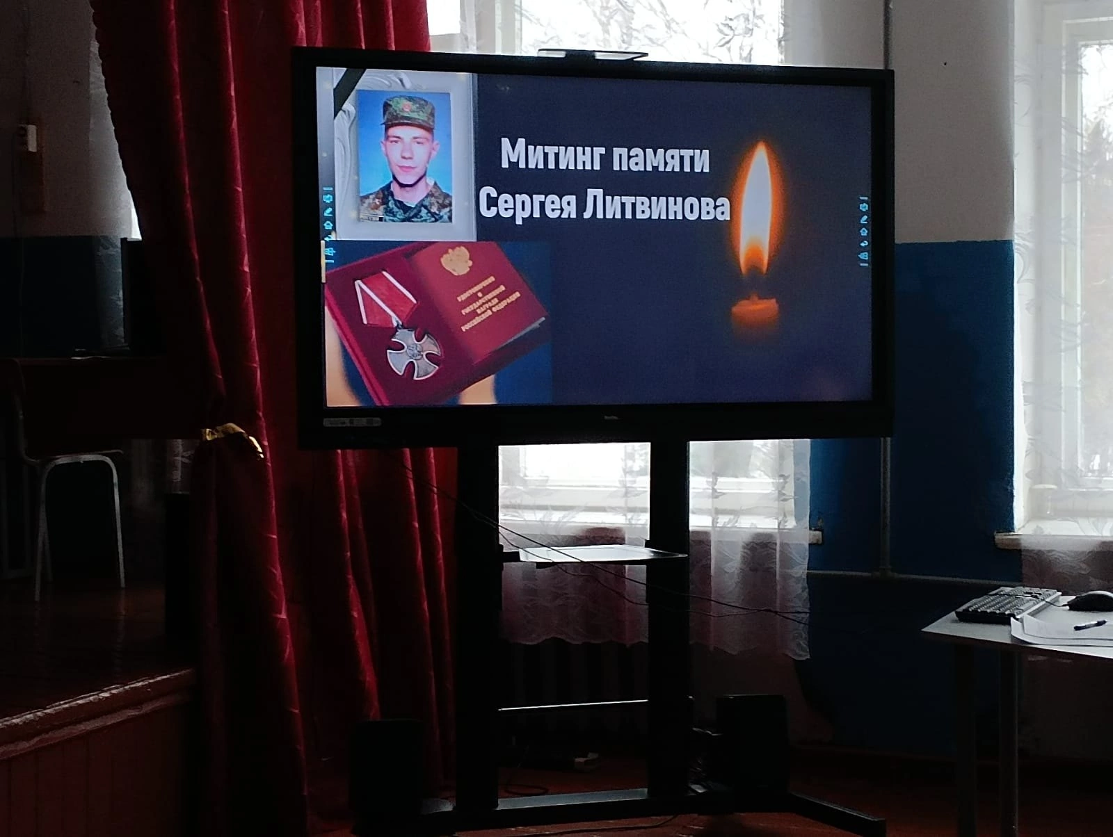 Стенд памяти торжественно открыт.